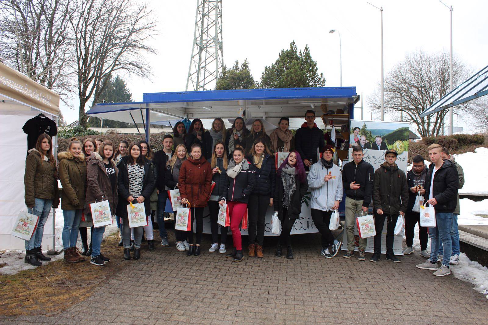 Unsere Azubis Hannah und Laura Symbolfoto