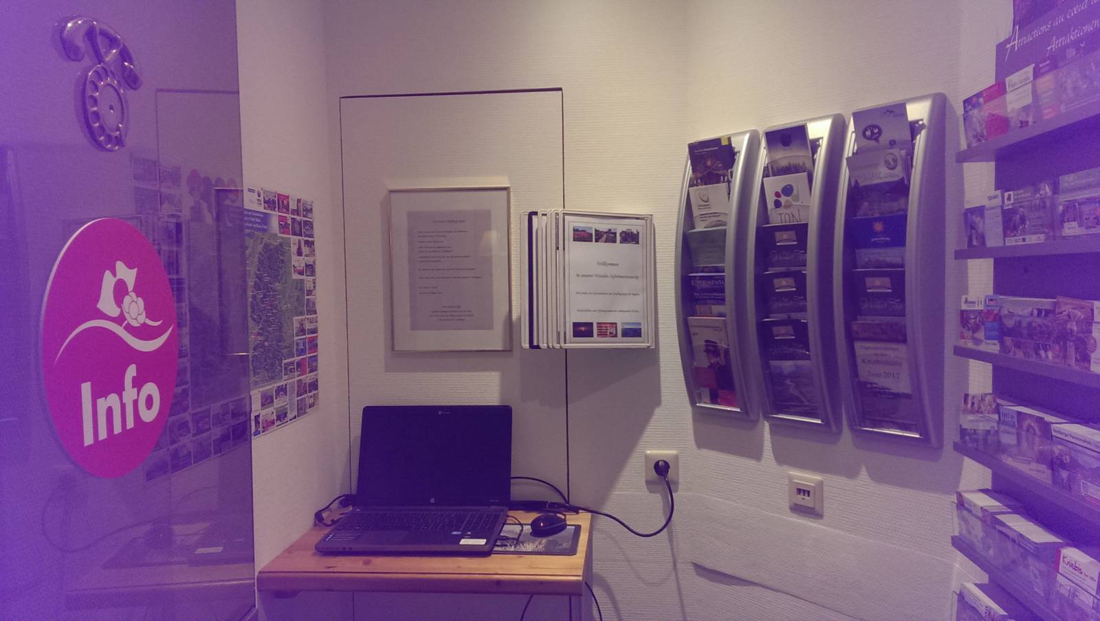 Infoecke im neuen Glanze Symbolfoto