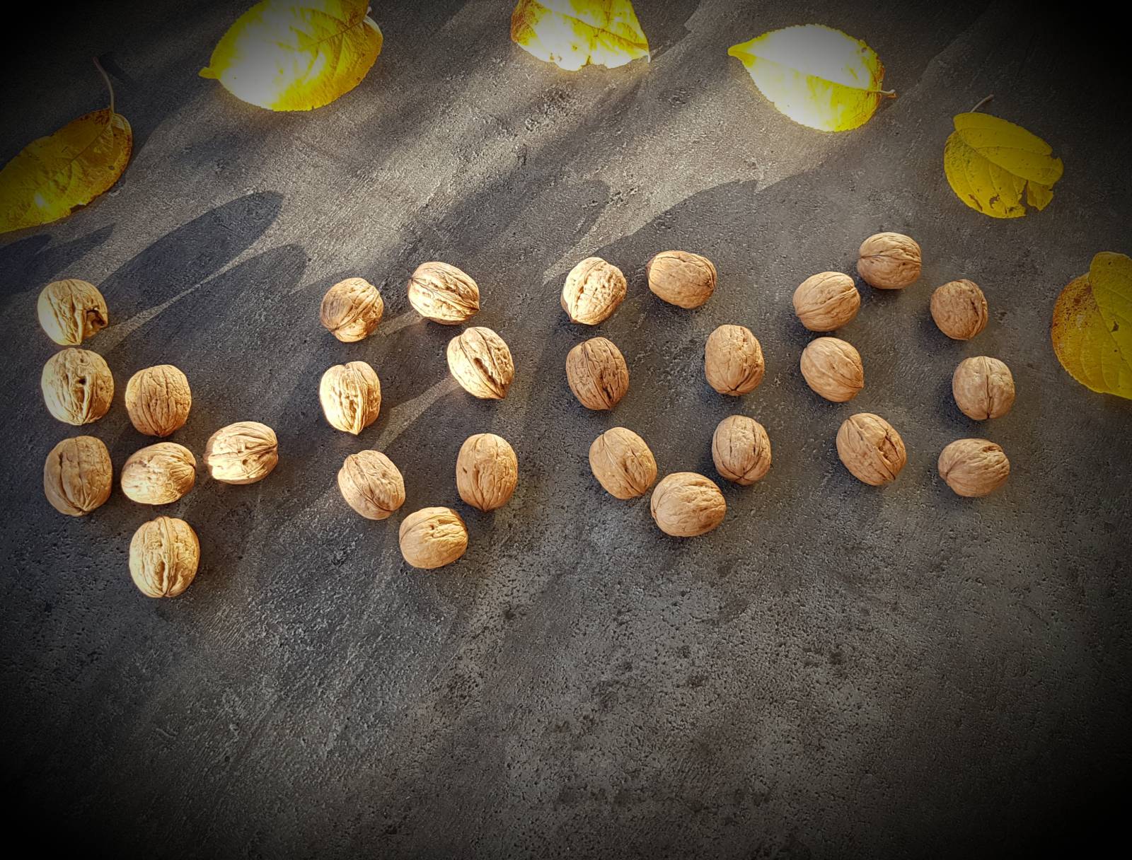 4.000 LIKES auf Facebook Symbolfoto