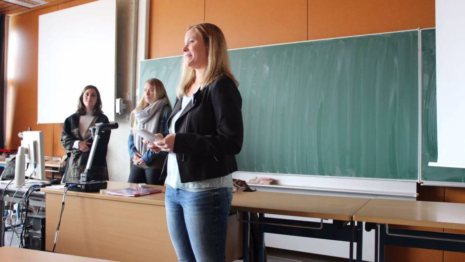 Unsere Azubis Hannah und Laura Symbolfoto