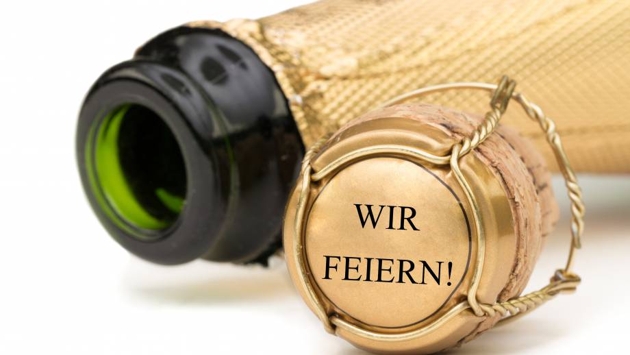 HERZLICHEN GLÜCKWUNSCH - auf in die Championsleague  Symbolfoto