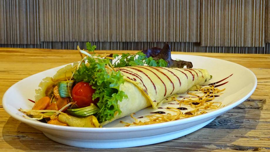 Gekeimte Kichererbsen-Tortilla mit gegrilltem Gemüse Symbolfoto