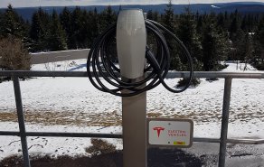 TESLA-STATION, Bild 1/2